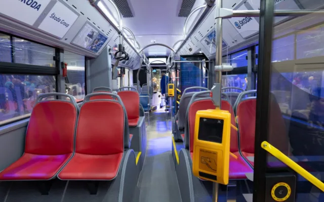 Po Praze bude jezdit první vodíkový autobus. Dva roky ho budou testovat