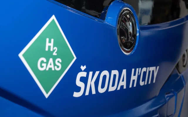 Po Praze bude jezdit první vodíkový autobus. Dva roky ho budou testovat