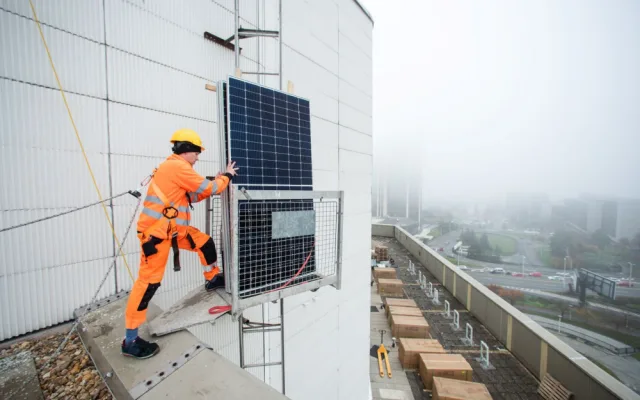 Kongresové centrum bude mít na střeše největší solární elektrárnu v Praze. Ušetří přes pět milionů