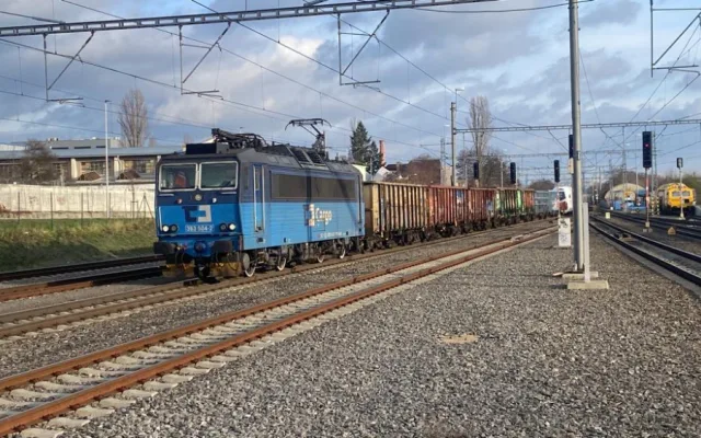 VIDEO: Prahou projelo nejnovější TGV. Táhla ho lokomotiva ČD Cargo