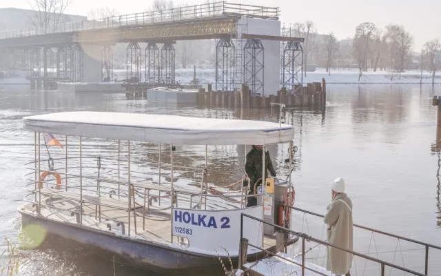 Přívoz z Karlína do Holešovic dnes vyjel naposledy. Na jaře ho nahradí Štvanická lávka