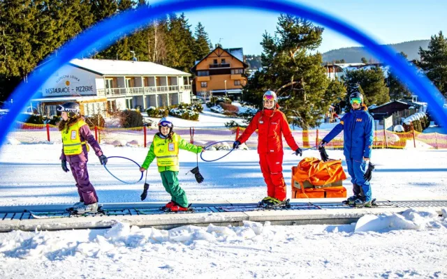 Hurá na sjezdovku. Skiareál Lipno startuje zimní sezónu