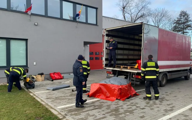 Lidé s covidem mohou dnes v Praze volit prezidenta z auta