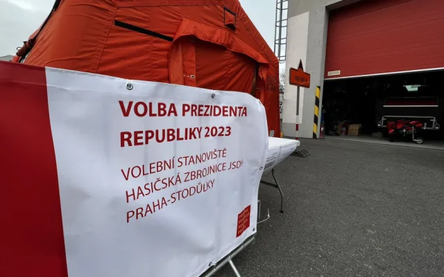 Lidé s covidem mohou dnes v Praze volit prezidenta z auta
