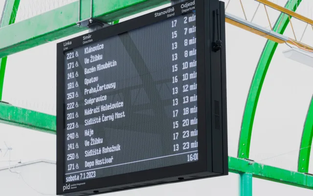 Terminál na Černém mostě se dočkal proměny. Slavné rampouchy jsou pryč