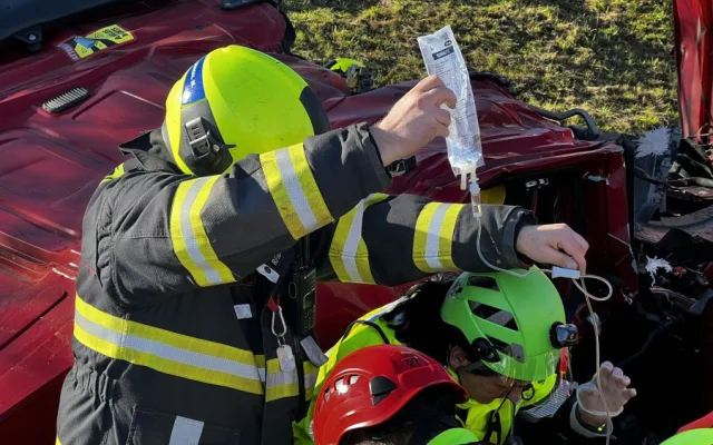 Na Pražském okruhu bouraly kamiony, provoz je zastaven