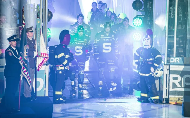 Sparťani rozsvítili O2 arenu a vzdali hold hasičům, policistům, zdravotníkům i armádě