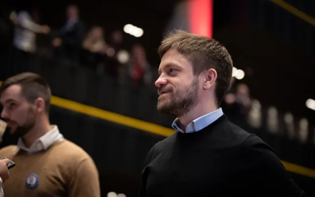 FOTOGALERIE: Podívejte se do zákulisí Pavlova štábu. Přišli umělci i politici