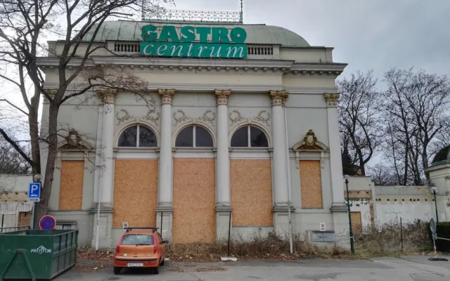 Bohemia před rekonstrukcí.