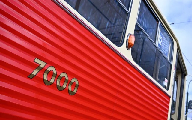 V Praze dnes cestující poprvé sveze tramvaj Tatra K2. Bude součástí historické linky