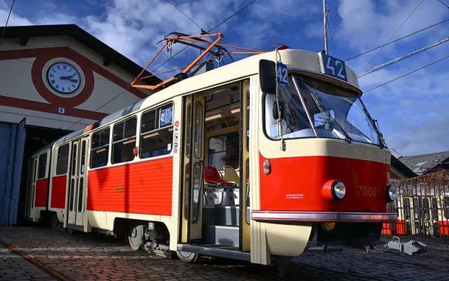 V Praze dnes cestující poprvé sveze tramvaj Tatra K2. Bude součástí historické linky
