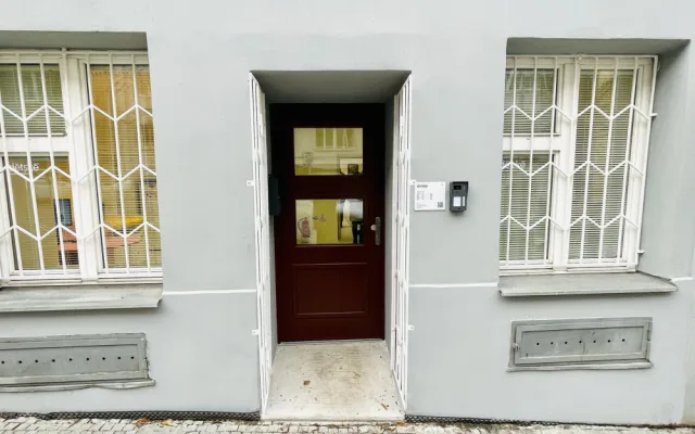 Z agitačního střediska komunistů na Žižkově je dětská ordinace