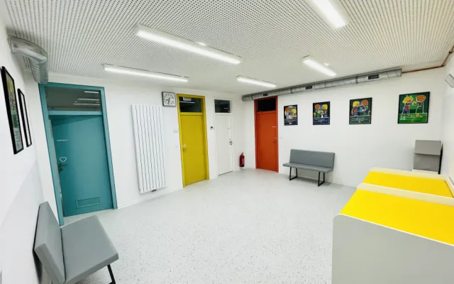 Z agitačního střediska komunistů na Žižkově je dětská ordinace