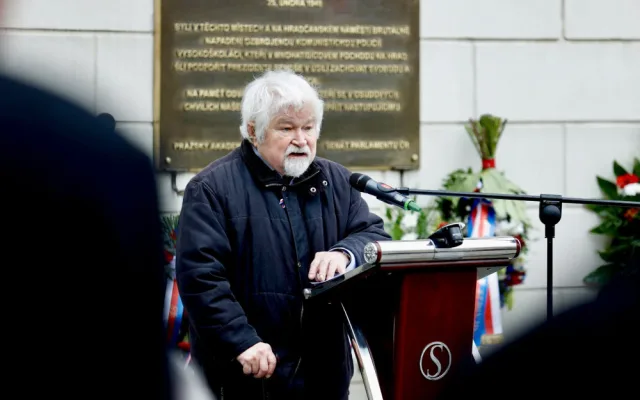 Lidé se sešli v Nerudově ulici. Připomněli si pochod studentů na Hrad