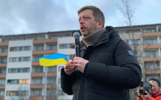 VIDEO: Na Letné se sešly stovky lidí na podporu Ukrajiny