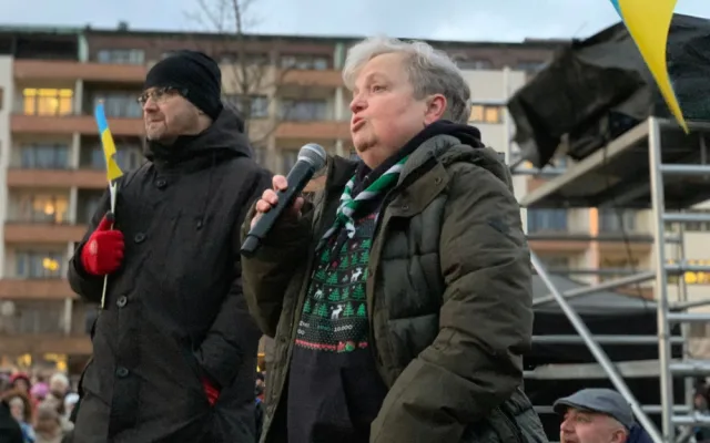 VIDEO: Na Letné se sešly stovky lidí na podporu Ukrajiny