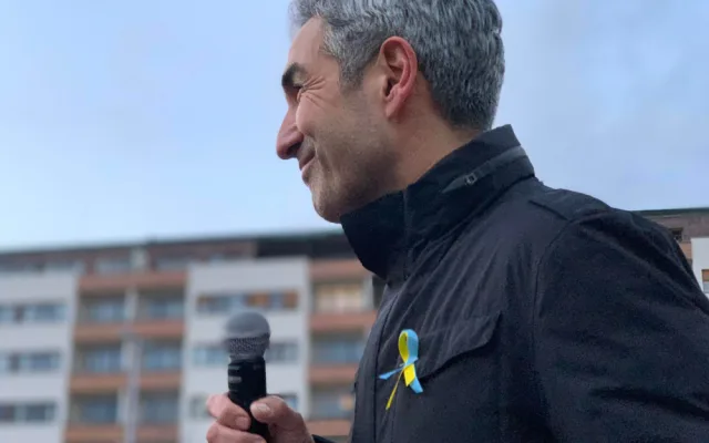 VIDEO: Na Letné se sešly stovky lidí na podporu Ukrajiny