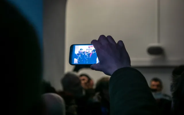 Láďo, děkujem! Dezinformátora Vrabela doprovodili na soud jeho příznivci