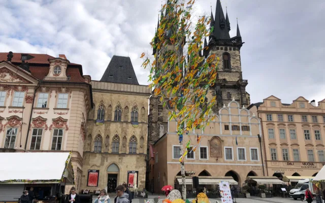 Velikonoční trhy začnou v Praze v sobotu. Nabídnou největšího zajíce, kulturní program zase české tradice