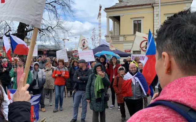 VIDEO: „Chcimíři“ táhnou Prahou. Chceme nenávist prostě nějak zlikvidovat, vyzývají