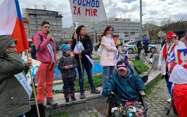 VIDEO: „Chcimíři“ táhnou Prahou. Chceme nenávist prostě nějak zlikvidovat, vyzývají