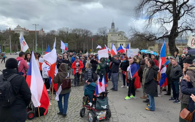 VIDEO: „Chcimíři“ táhnou Prahou. Chceme nenávist prostě nějak zlikvidovat, vyzývají