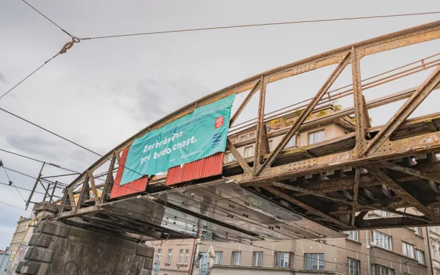 O víkendu snesou železniční most u Výstaviště, práce omezí dopravu