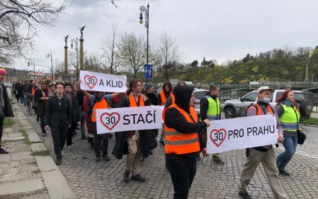 VIDEO: Aktivisté bojující za třicítku v Praze znovu blokují dopravu
