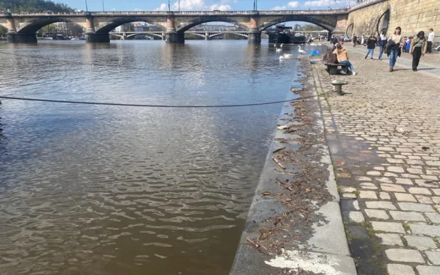 Zavření náplavek ztížilo finanční situaci provozovatelům barů a restaurací