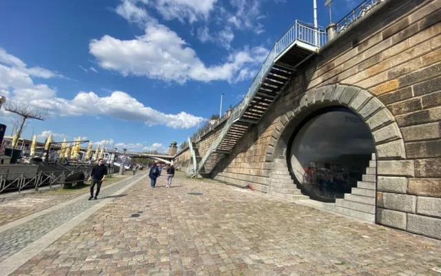 Zavření náplavek ztížilo finanční situaci provozovatelům barů a restaurací