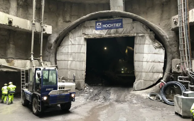 VIDEO: Tunely metra D mají po roce stavby přes jeden a půl kilometru. V provozu bude za šest let