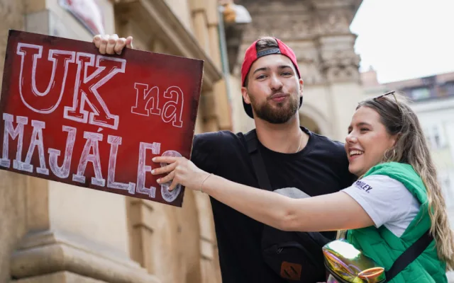 VIDEO: Prahou prošel Majálesový průvod, vyvrcholí festivalem v Letňanech