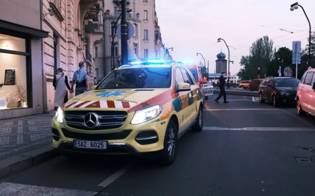 VIDEO: Hasiči zasahovali u požáru v Národním divadle. Hořelo kvůli technické závadě