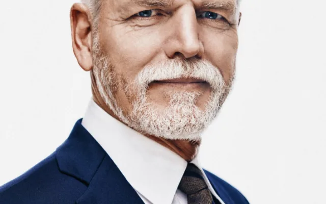 Prezident Pavel dnes představil oficiální portrét, vydány byly i známky
