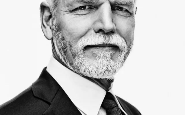 Prezident Pavel dnes představil oficiální portrét, vydány byly i známky