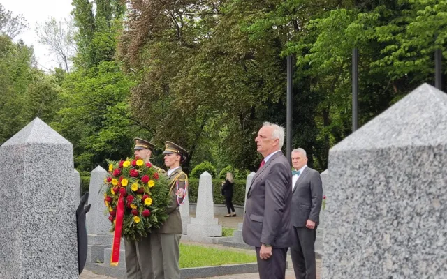 VIDEO: Primátor a další politici i vojáci si připomněli památku obětí války