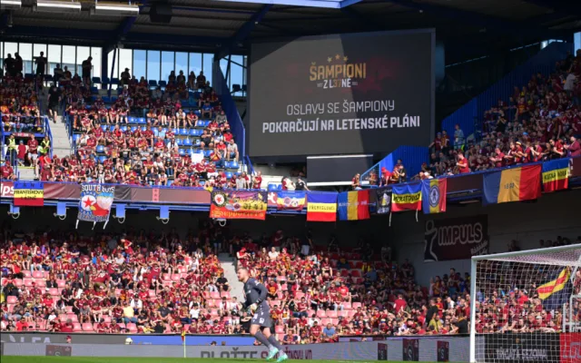 Sparta prohrála s Plzní, oslavy titulu na Letné pokračují