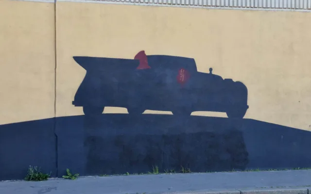 „Náckové jebnutý“. Radnice chce trest pro vandala, který ničí mural na počest Anthropoidu
