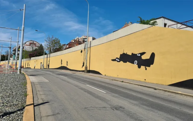 „Náckové jebnutý“. Radnice chce trest pro vandala, který ničí mural na počest Anthropoidu