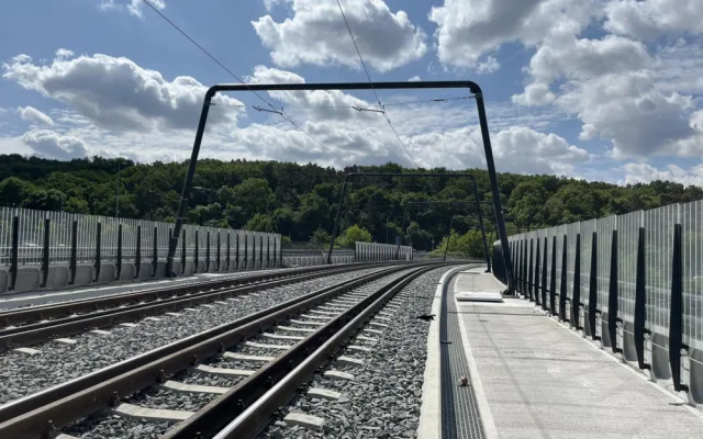 Dopravní podnik dokončil opravu trati a estakády z Ohrady přes Krejcárek na Palmovku