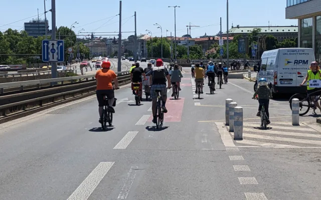 Prahou projely v rámci Světového dne kola stovky cyklistů