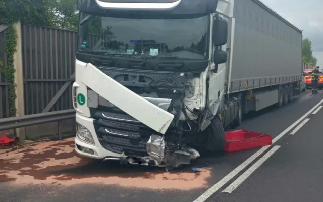 Muž se zákazem řízení čelně narazil do kamionu. Na místě zemřel