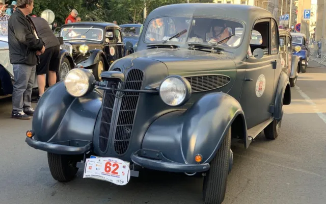 V Praze dnes odstartoval závod veteránů 1000 mil československých