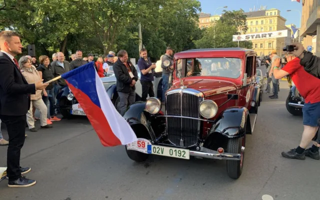V Praze dnes odstartoval závod veteránů 1000 mil československých