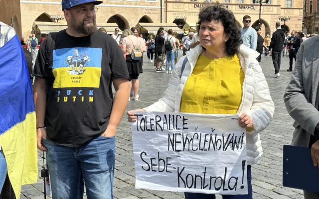 Romové a Ukrajinci se na pietní akci sešli v centru Prahy, odmítli kolektivní vinu a xenofobii