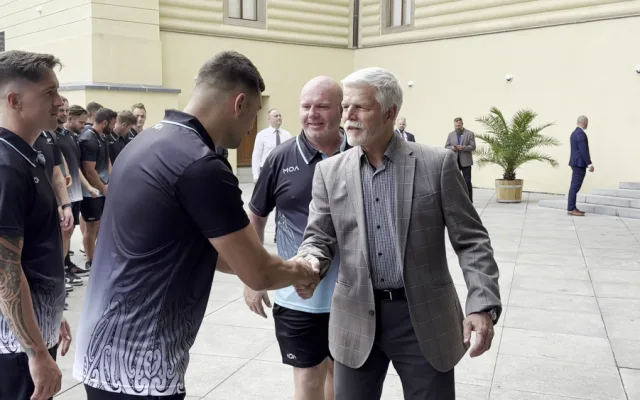 VIDEO: Prezident Pavel uvítal na Hradě novozélandské ragbisty. Předvedli mu tradiční haku