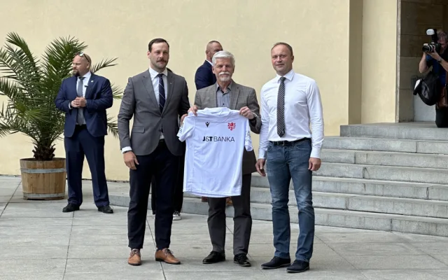 VIDEO: Prezident Pavel uvítal na Hradě novozélandské ragbisty. Předvedli mu tradiční haku