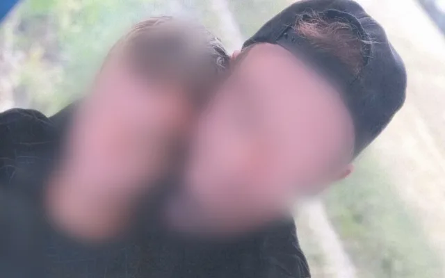 Mladík vyhledával přes TikTok chlapce. Policie ho obvinila z únosu a znásilnění