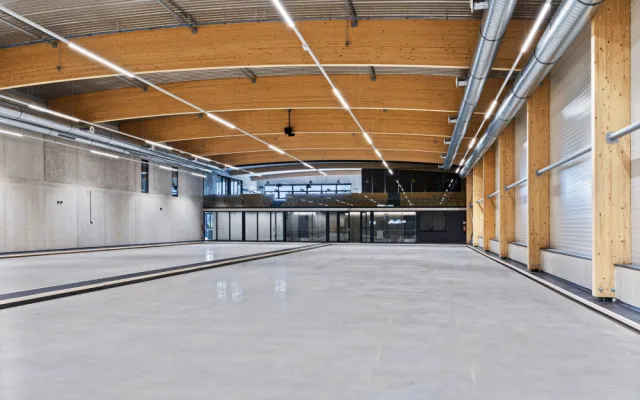 Curling, krasobruslení i hokej. V Praze začal fungovat nový areál ledových sportů