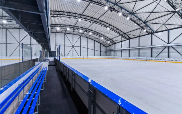 Curling, krasobruslení i hokej. V Praze začal fungovat nový areál ledových sportů